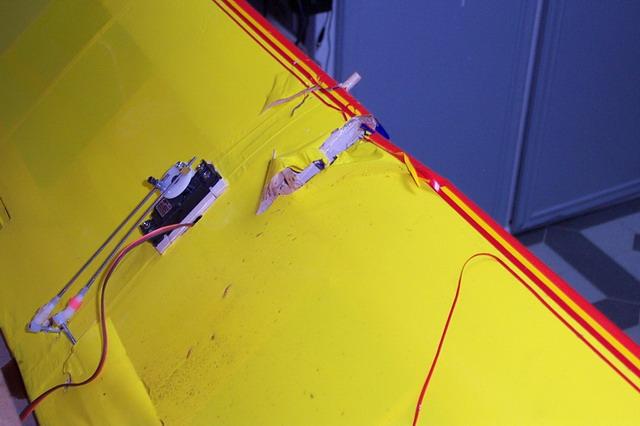 Crash-2_004_640.jpg - Pour ce qui est de l'aile, les boulons de nylon ont fait en sorte que les dommages ont été beaucoup moins importants qu'au fuselage...